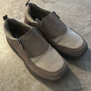 LANDS END Tan Suede Shoes 9B NWOT